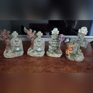 Halloween Tombstone Figurine Set